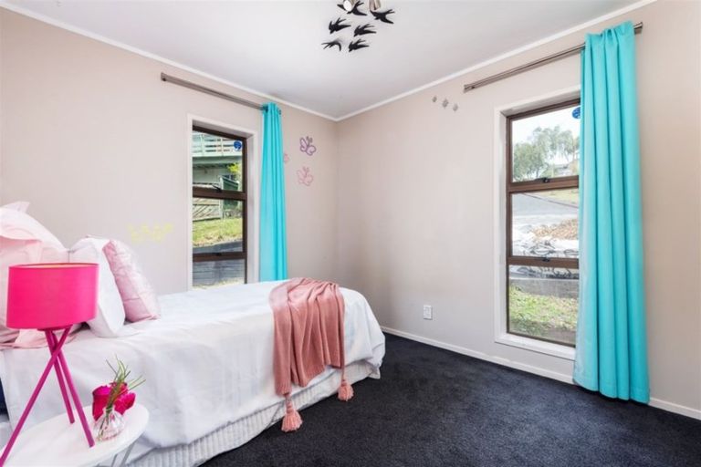 Photo of property in 13 Chrome Place, Henderson, Auckland, 0612