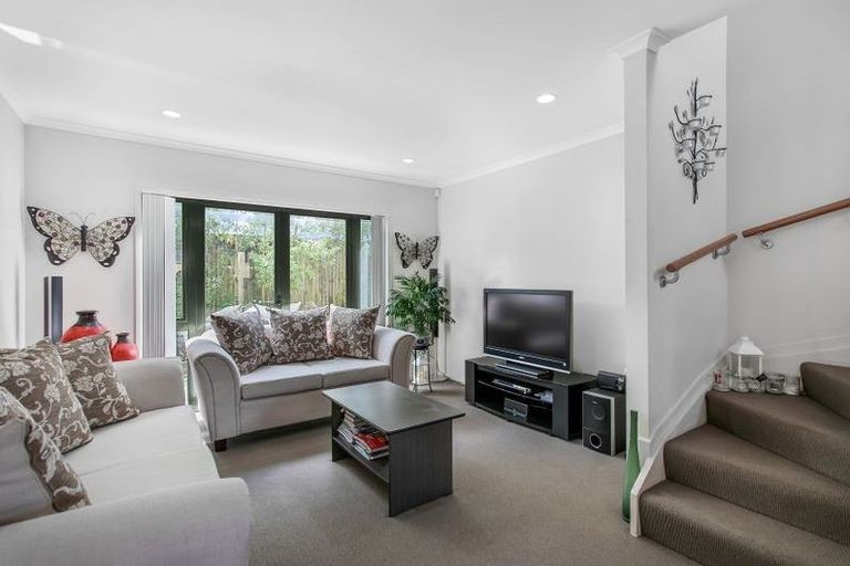 Photo of property in 63 Barnea Circle, Glen Eden, Auckland, 0602