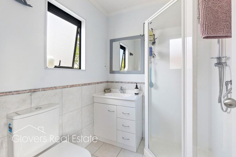 Photo of property in 18b Vardon Road, Green Bay, Auckland, 0604