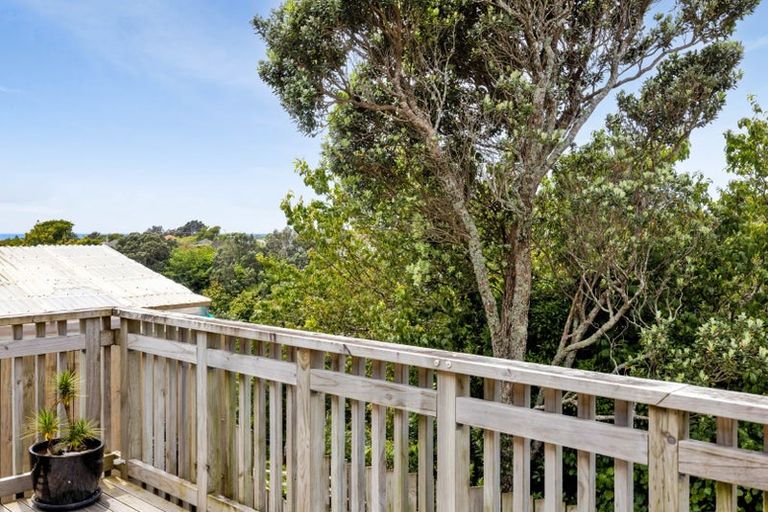 Photo of property in 102 Seaview Road, Westown, New Plymouth, 4310