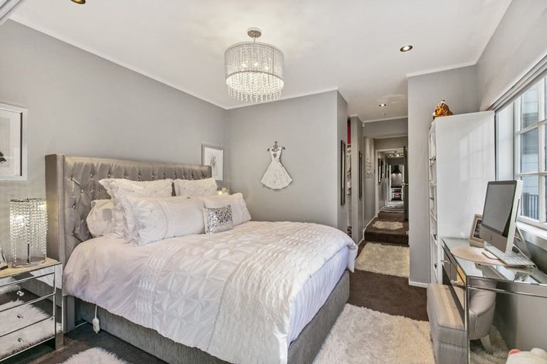 Photo of property in 19 Laser Place, Bayview, Auckland, 0629