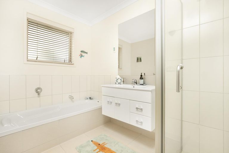 Photo of property in 14 Stranraer Crescent, Wattle Downs, Auckland, 2103