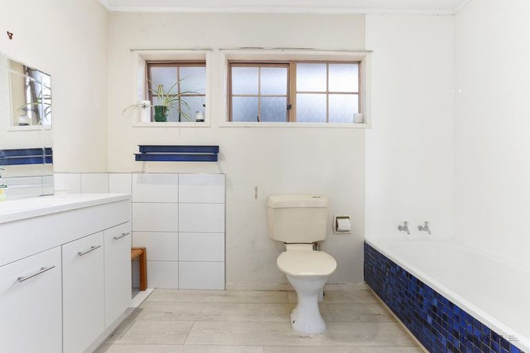 Photo of property in 2a Matuhi Rise, Henderson, Auckland, 0612