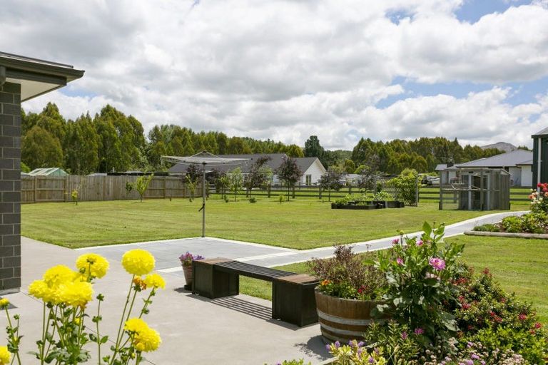 Photo of property in 8 Kahikatea Drive, Kinloch, Taupo, 3377