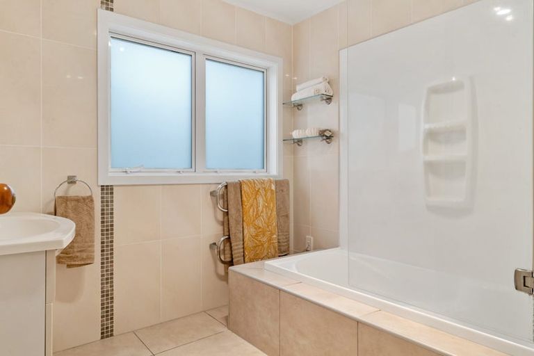 Photo of property in 67 Eugenia Rise, Totara Heights, Auckland, 2105