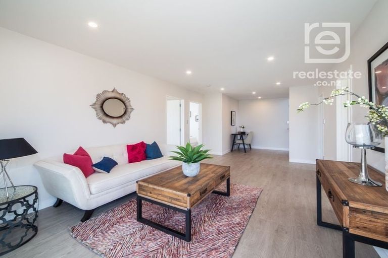 Photo of property in 95 San Valentino Drive, Henderson, Auckland, 0612