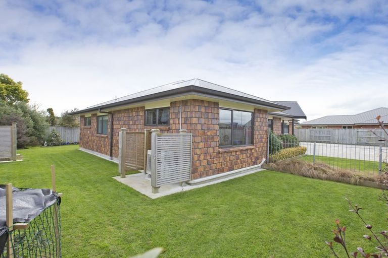 Photo of property in 3 Walnut Grove, Kelvin Grove, Palmerston North, 4414