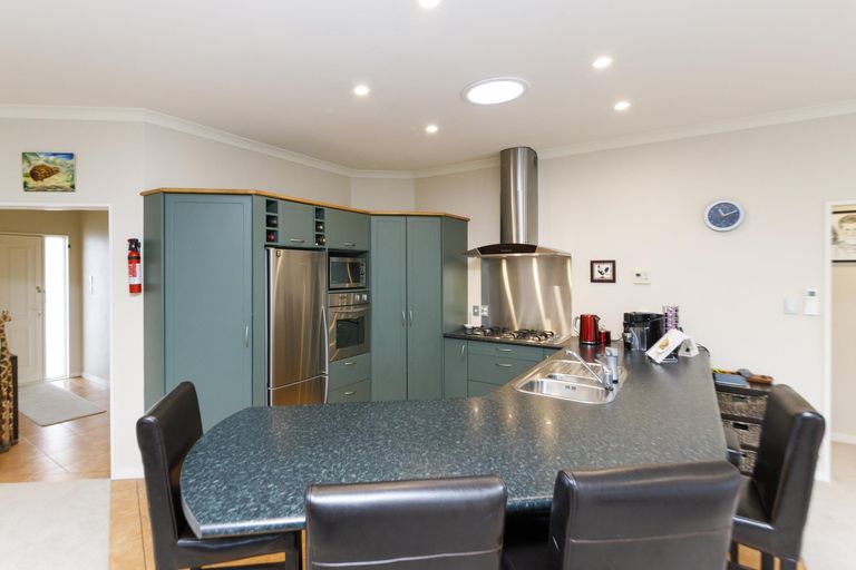 Photo of property in 15 Sycamore Crescent, Fitzherbert, Palmerston North, 4410