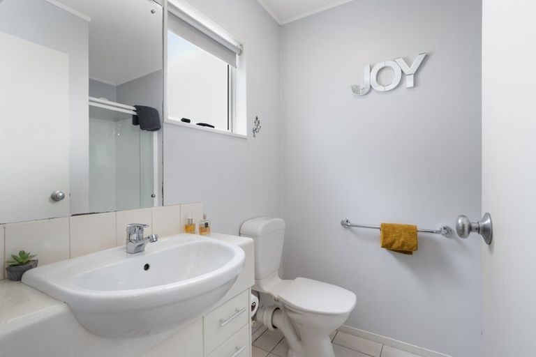 Photo of property in 4d/20 Ian Marwick Place, Birkenhead, Auckland, 0626