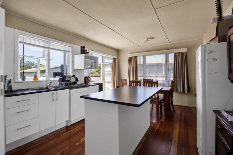 Photo of property in 8 Pacey Avenue, Hawera, 4610