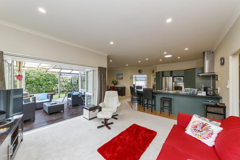 Photo of property in 15 Sycamore Crescent, Fitzherbert, Palmerston North, 4410