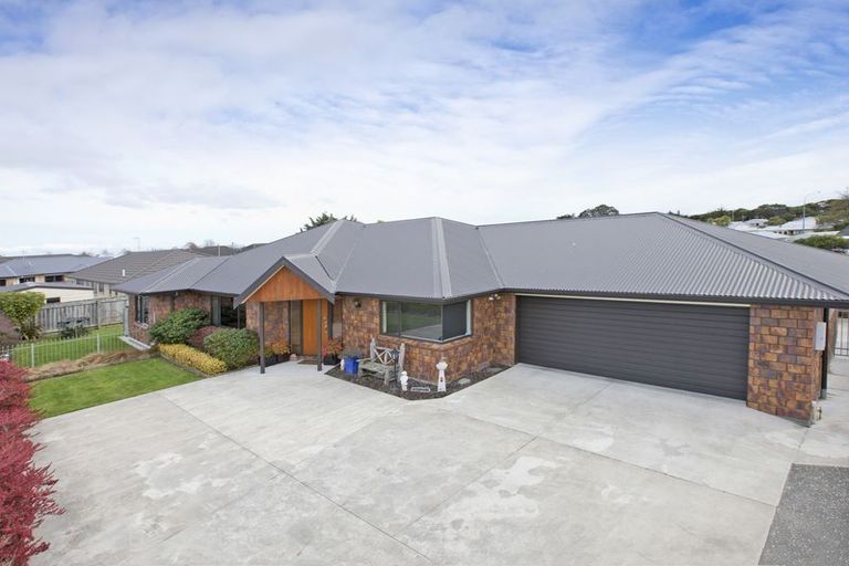 Photo of property in 3 Walnut Grove, Kelvin Grove, Palmerston North, 4414