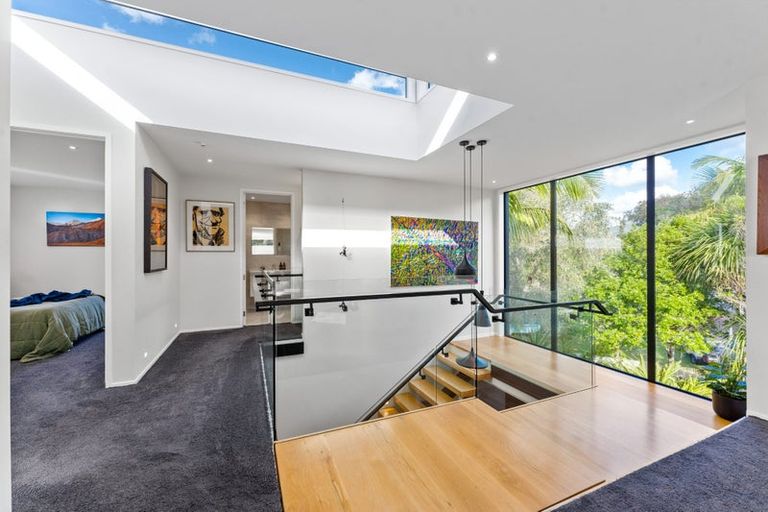 Photo of property in 15c Rodney Road, Northcote Point, Auckland, 0627
