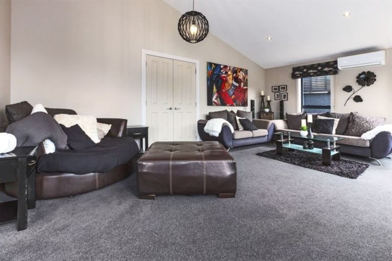 Photo of property in 13 Endeavour Drive, Whitby, Porirua, 5024