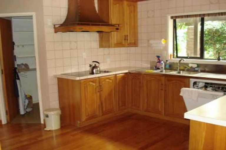 Photo of property in 25 Ravenstone Place, Chatswood, Auckland, 0626