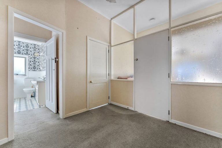 Photo of property in 3 Frieston Road, Milford, Auckland, 0620