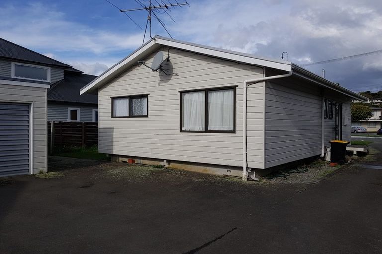 Photo of property in 11 Oxford Street, Tawa, Wellington, 5028