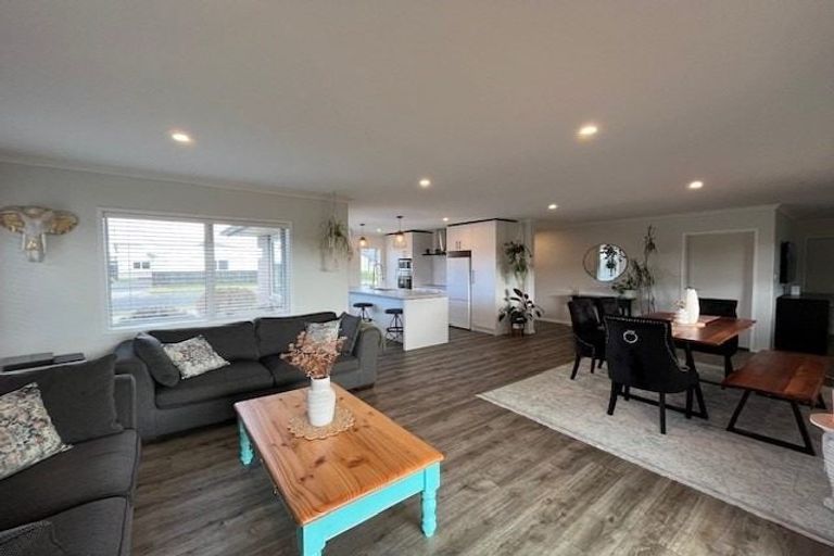 Photo of property in 14 Kamahi Crescent, Papamoa Beach, Papamoa, 3118