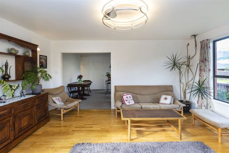 Photo of property in 1/36 Laing Crescent, Heathcote Valley, Christchurch, 8022