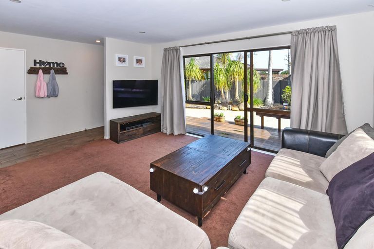 Photo of property in 44 Pinehurst Place, Wattle Downs, Auckland, 2103