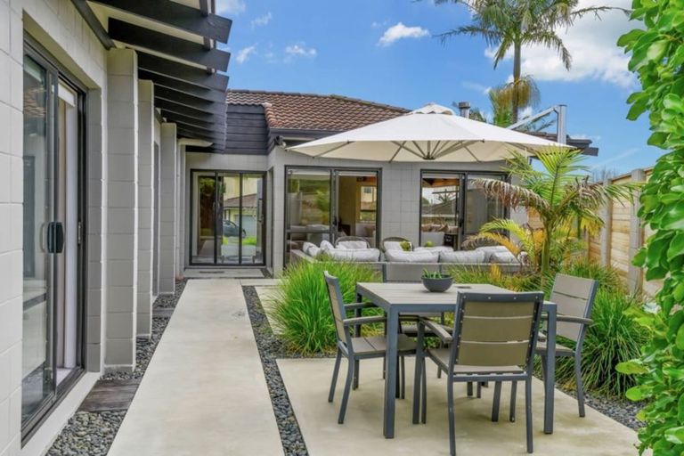 Photo of property in 14 Fielding Crescent, Farm Cove, Auckland, 2012