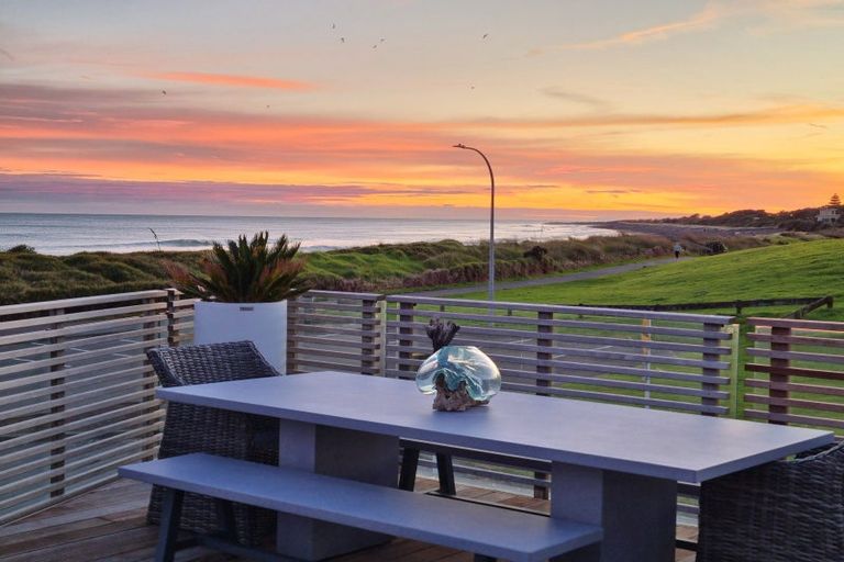 Photo of property in Weekeston Apartments, 2 Nobs Line, Strandon, New Plymouth, 4312