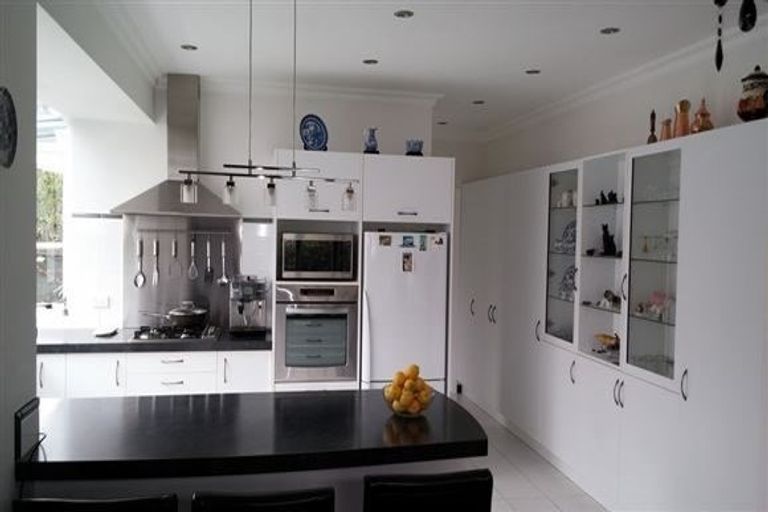 Photo of property in 30 Karu Crescent, Waikanae, 5036