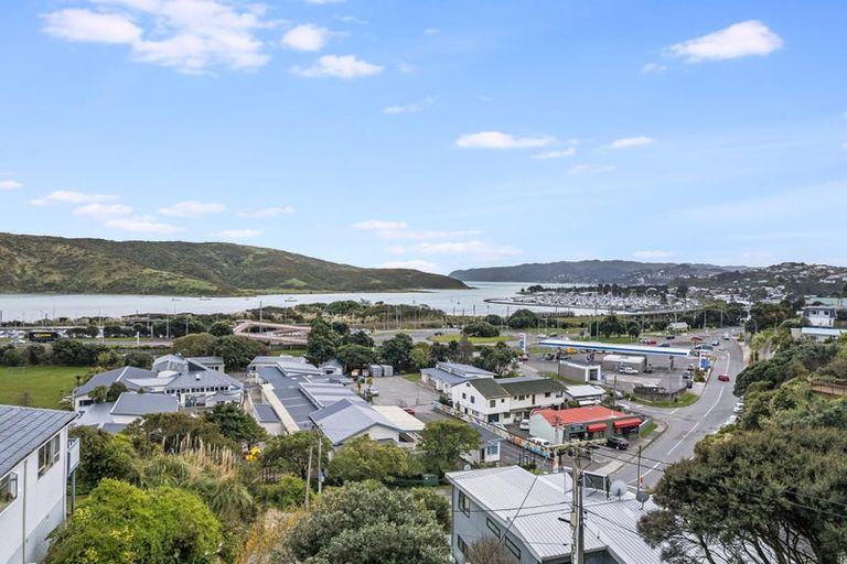 Photo of property in 28 Paremata Crescent, Paremata, Porirua, 5024