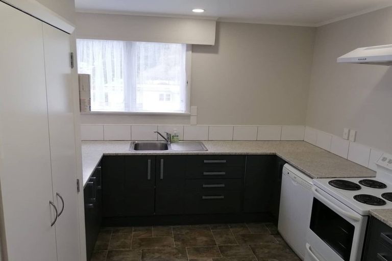 Photo of property in 6 Holborn Drive, Stokes Valley, Lower Hutt, 5019