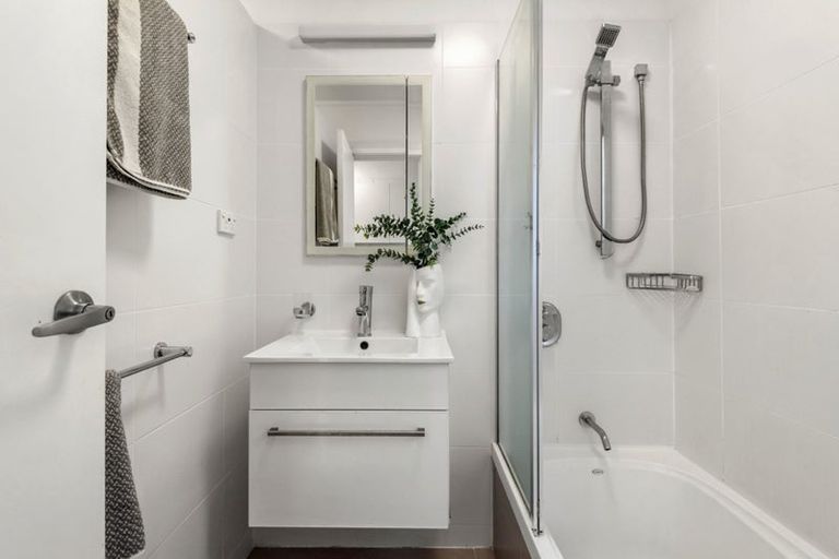 Photo of property in 2/28 Marina Road, Torbay, Auckland, 0630