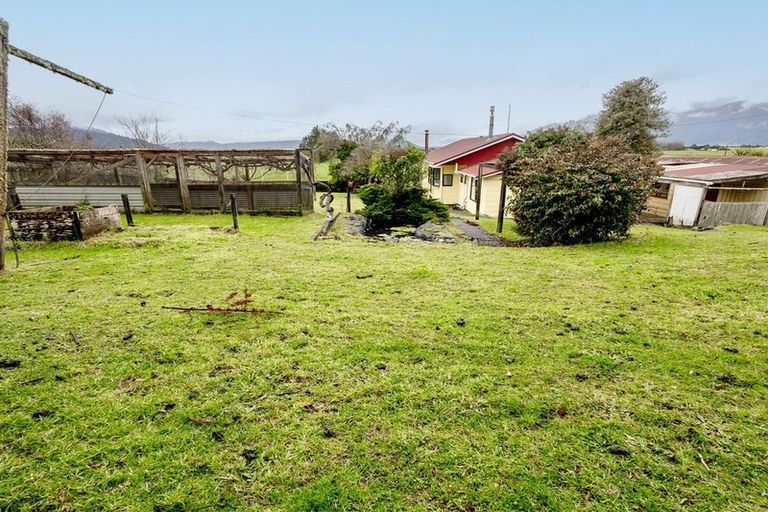 Photo of property in 9 Main Road, Harihari, 7884