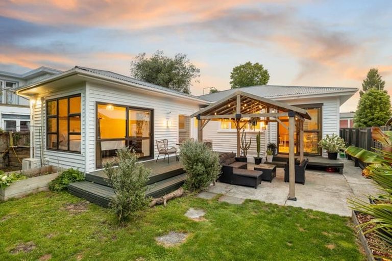 Photo of property in 126 Wairakei Road, Bryndwr, Christchurch, 8053