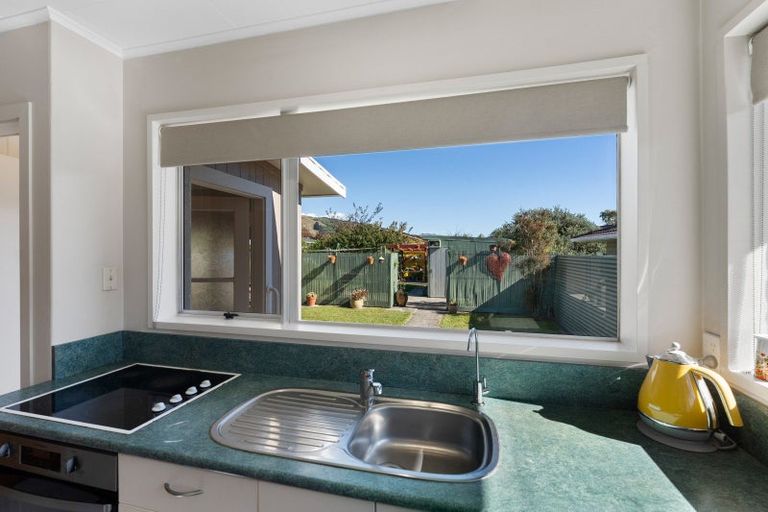 Photo of property in 5a Andrew Street, Waikanae, 5036