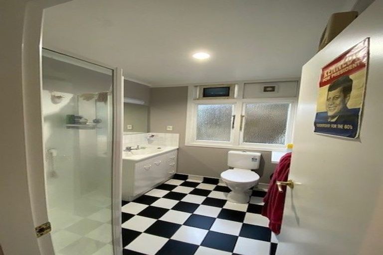 Photo of property in 58 Hungerford Road, Houghton Bay, Wellington, 6023