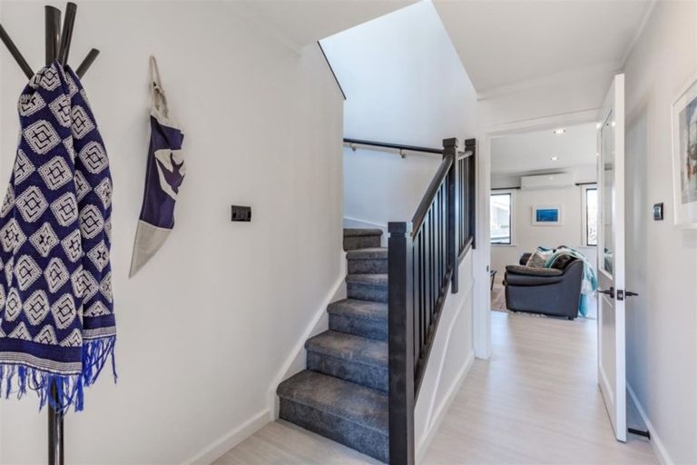 Photo of property in 15a Ascot Avenue, Narrow Neck, Auckland, 0624