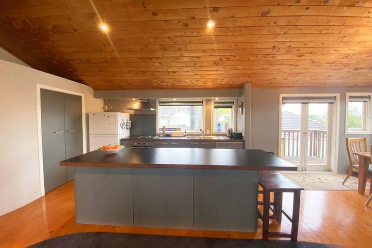 Photo of property in 137 Matipo Road, Te Atatu Peninsula, Auckland, 0610