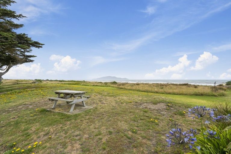 Photo of property in 16 Kitchener Street, Te Horo Beach, Otaki, 5581