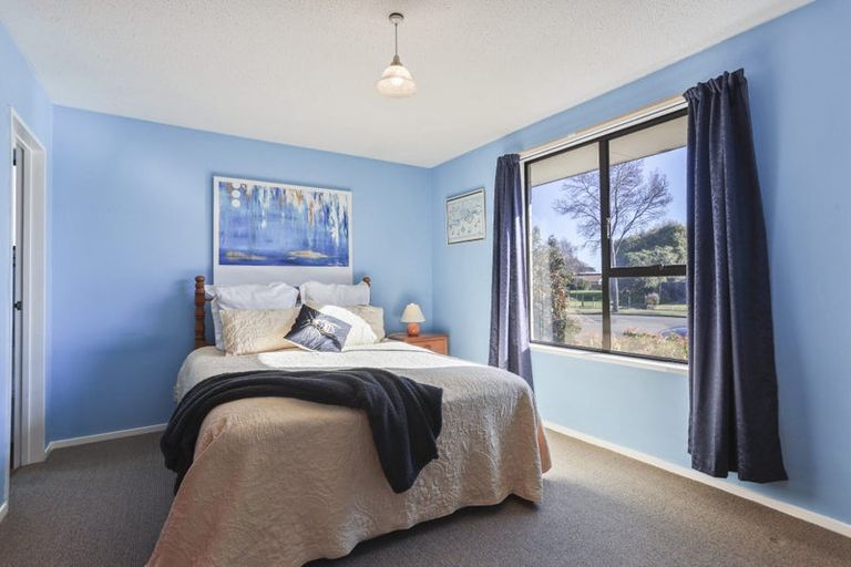 Photo of property in 3 Manson Place, Russley, Christchurch, 8042