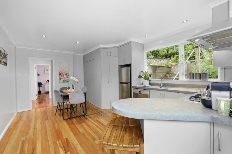 Photo of property in 5 Richmond Hill, Glenside, Wellington, 6037