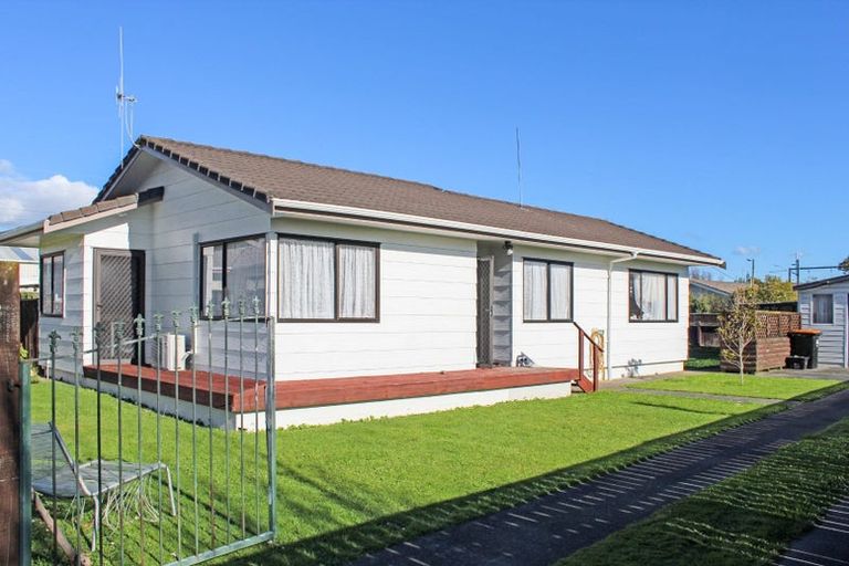 Photo of property in 74 Geraldine Crescent, Cloverlea, Palmerston North, 4412