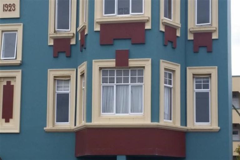 Photo of property in Devonport Apartments, 17/127 Saint Aubyn Street, New Plymouth, 4310