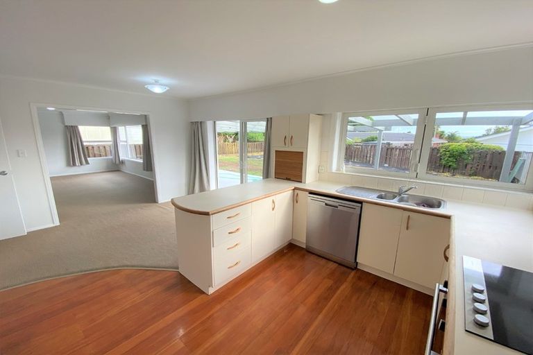 Photo of property in 25 Barnhill Crescent, Pahurehure, Papakura, 2113