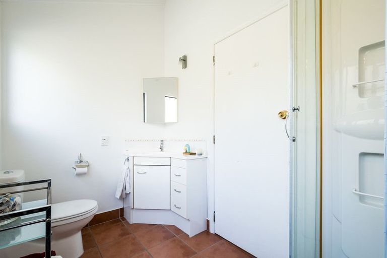 Photo of property in 68 The Terrace, Herald Island, Auckland, 0618