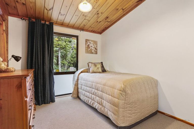 Photo of property in 63 Bush Road, Waiatarua, Auckland, 0604