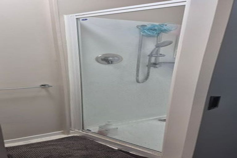 Photo of property in 11 Miles Crescent, Newlands, Wellington, 6037