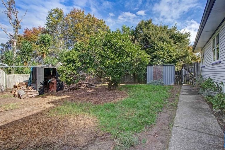 Photo of property in 49 Totaravale Drive, Totara Vale, Auckland, 0629