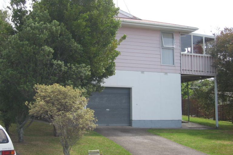 Photo of property in 14 Celeste Place, Totara Vale, Auckland, 0627