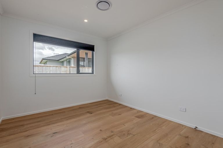 Photo of property in 42 Silicon Way, Fitzherbert, Palmerston North, 4410