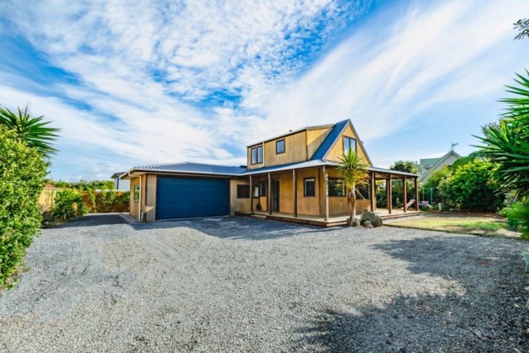 Photo of property in 147 Field Way, Waikanae Beach, Waikanae, 5036
