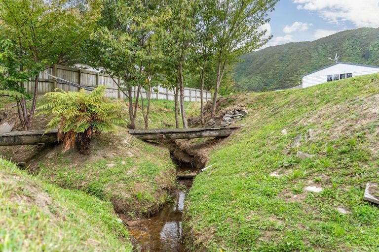 Photo of property in 5 Ashburn Road, Wainuiomata, Lower Hutt, 5014